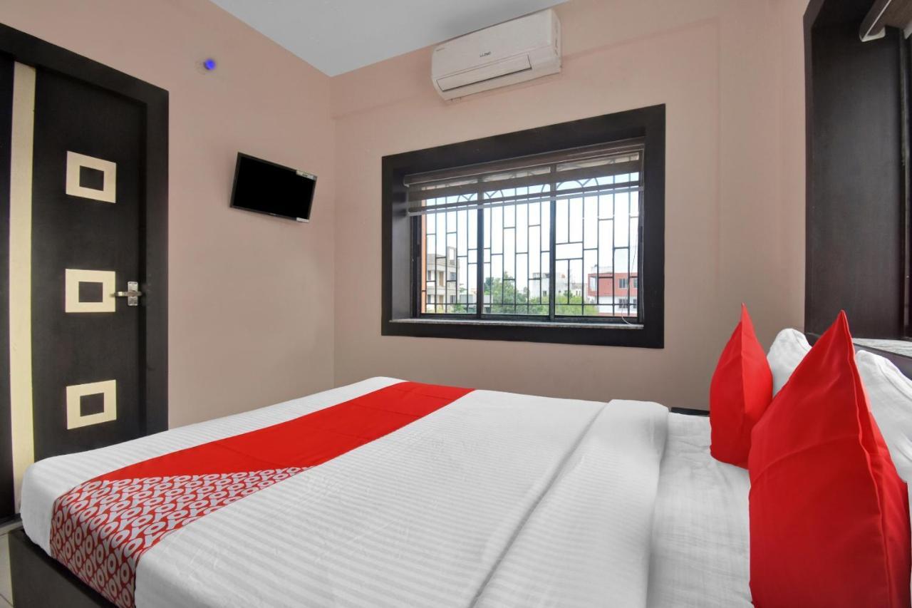 Hotel Oyo 82299 New Town Stays Kolkata
